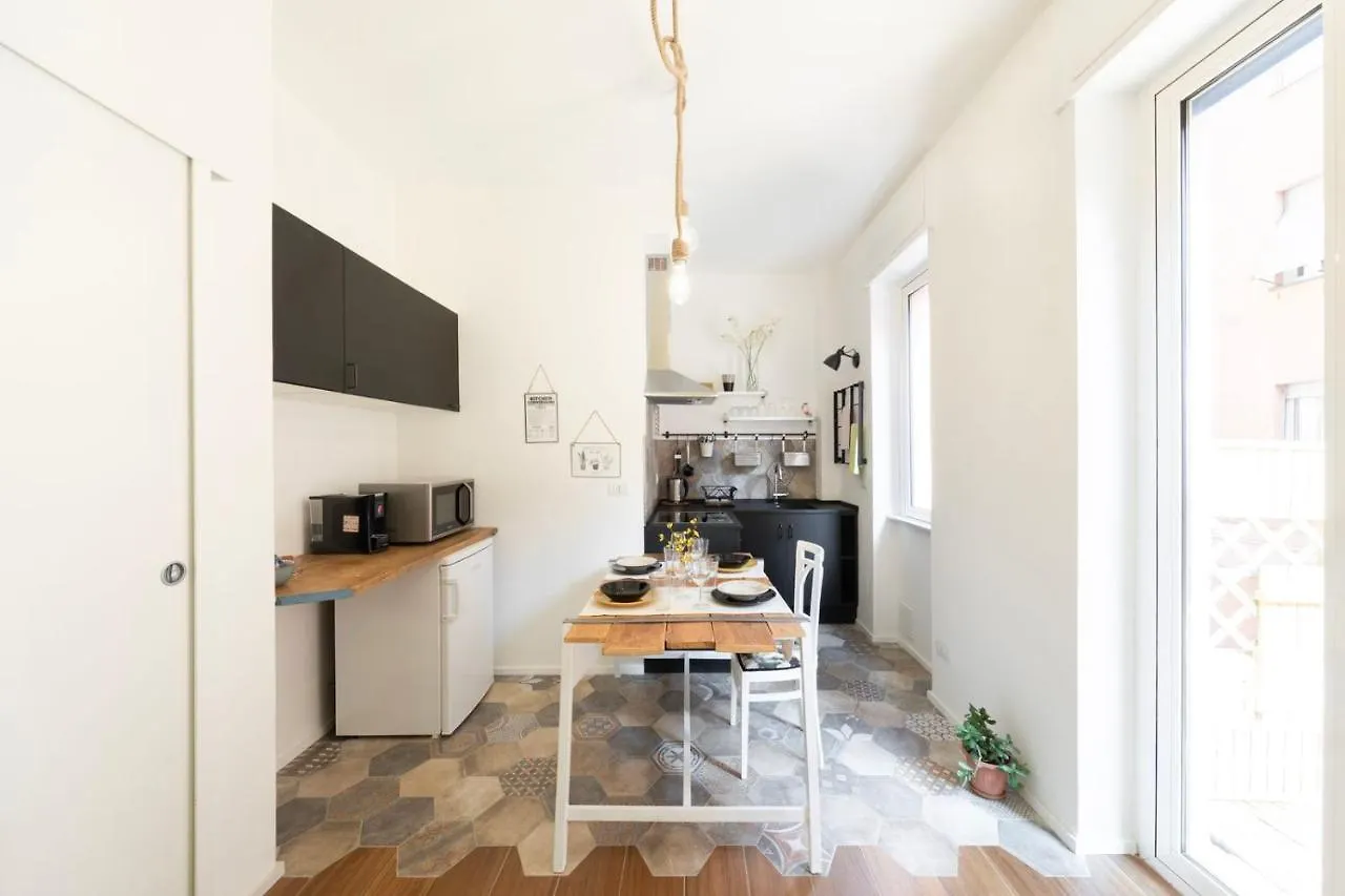 Happy Travelers Apartment By Holiday Solutions Como